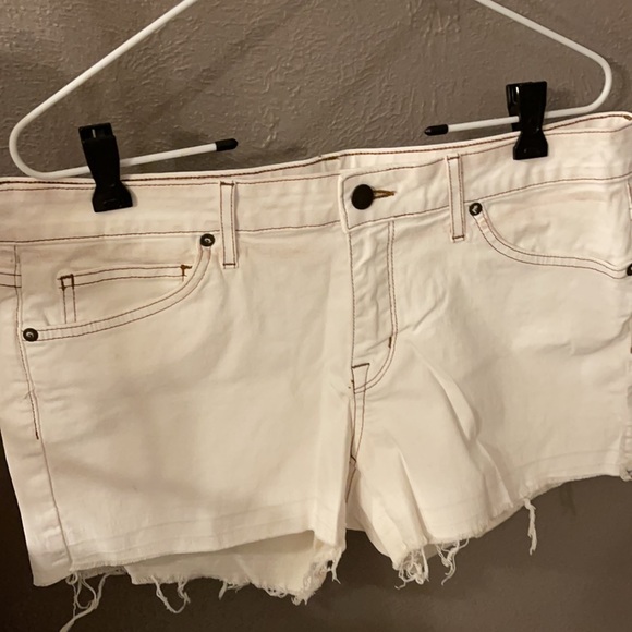 Never worn Rich & Skinny white shorts - Picture 10 of 11